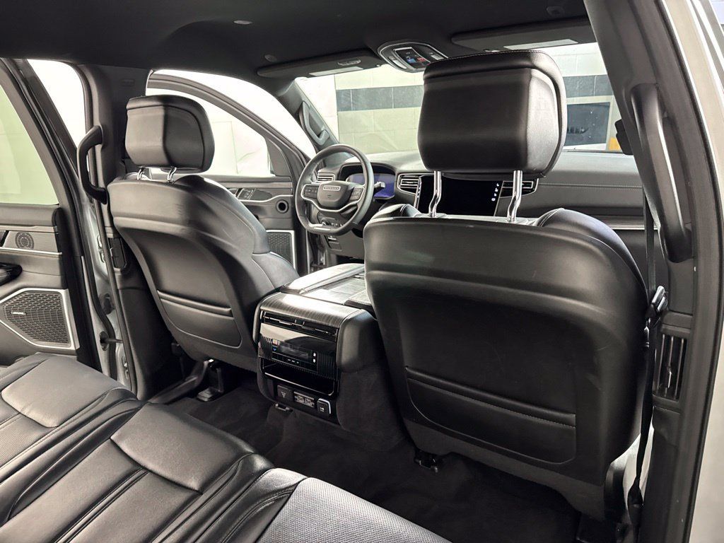 Used 2024 Jeep Wagoneer Series II w/ Flexible Seating Group AWD/4WD image 22