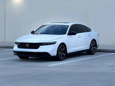 Used 2025 Honda Accord Sport image 3