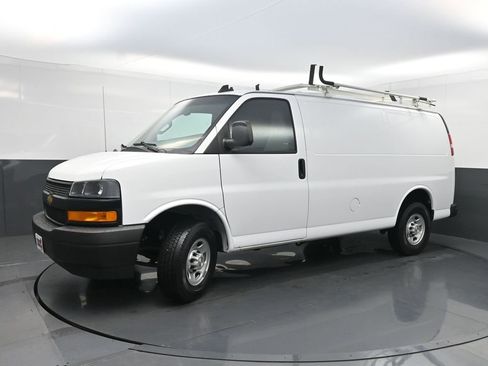 Used 2022 Chevrolet Express 2500 w/ Driver Convenience Package RWD image 16