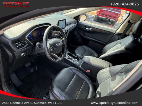 Used 2020 Ford Escape Titanium image 18