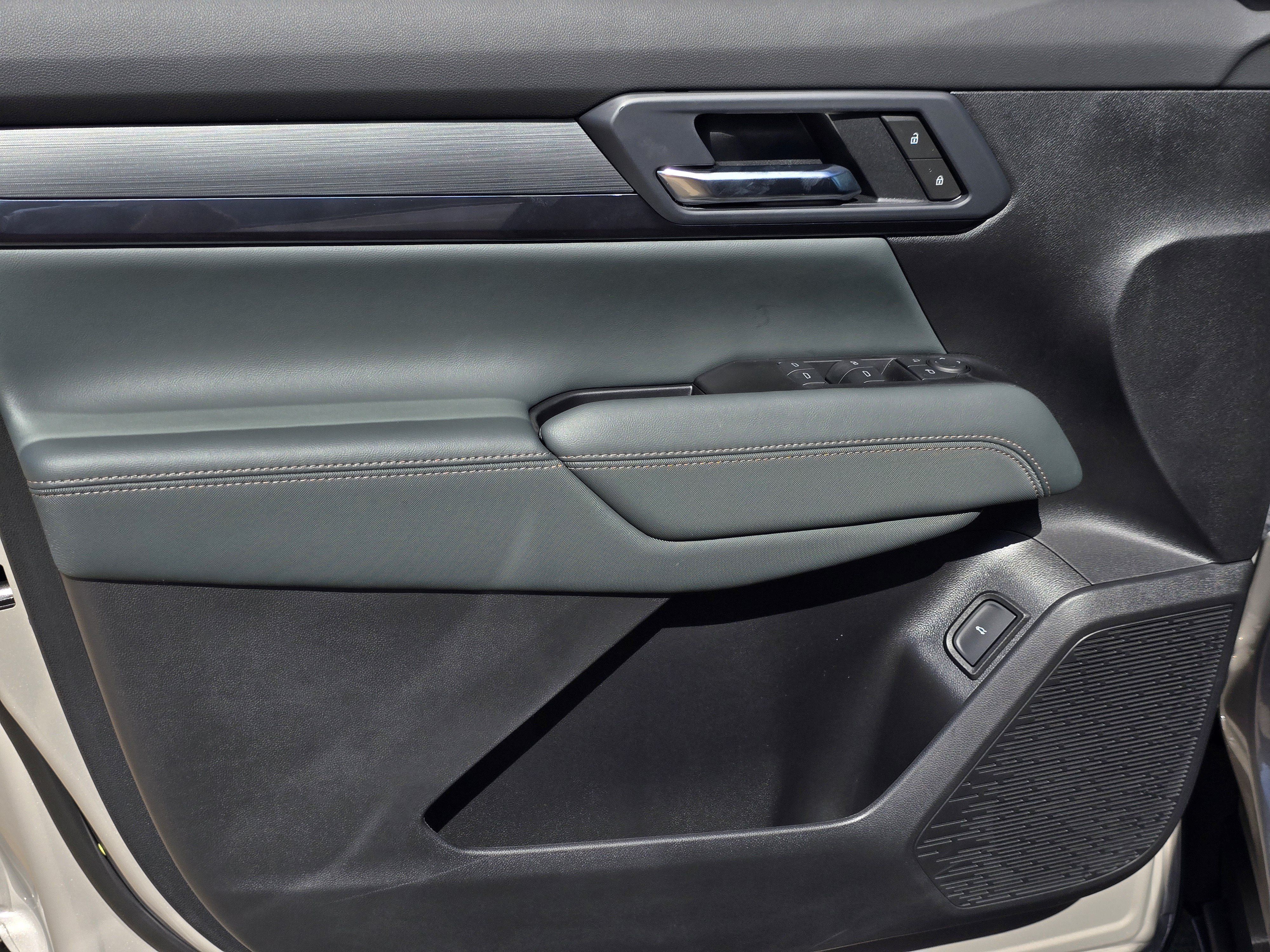 New 2027 GMC Terrain AT4 w/ Technology Package II AWD/4WD image 18