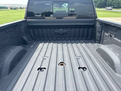 Used 2021 Chevrolet Silverado 2500 LTZ w/ LTZ Premium Package AWD/4WD image 17