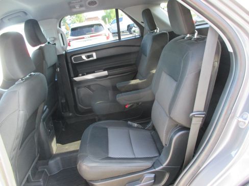 Used 2024 Ford Explorer XLT AWD/4WD image 11