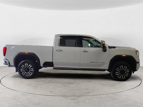 Certified 2026 GMC Sierra 3500 Denali Ultimate AWD/4WD image 4