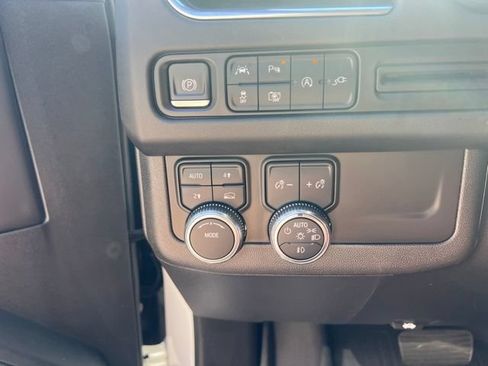 Used 2022 GMC Yukon SLT w/ SLT Premium Package AWD/4WD image 13