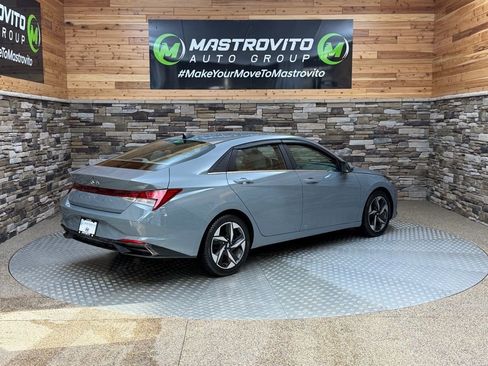 Used 2022 Hyundai Elantra SEL w/ Convenience + Premium Package image 9