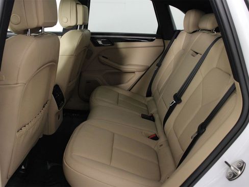 Certified 2025 Porsche Macan S image 33