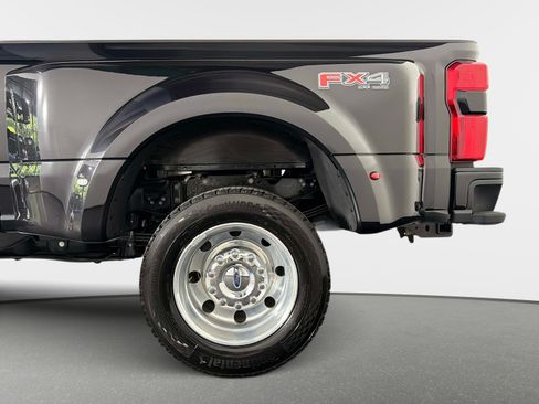 Used 2026 Ford F450 Platinum w/ FX4 Off-Road Package AWD/4WD image 14