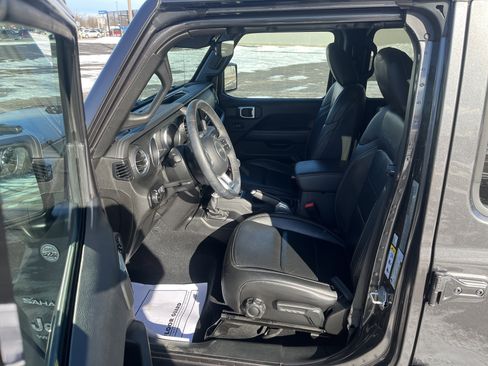 Used 2019 Jeep Wrangler Unlimited Sahara image 9