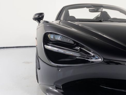 Used 2024 McLaren 750S Spider RWD image 41