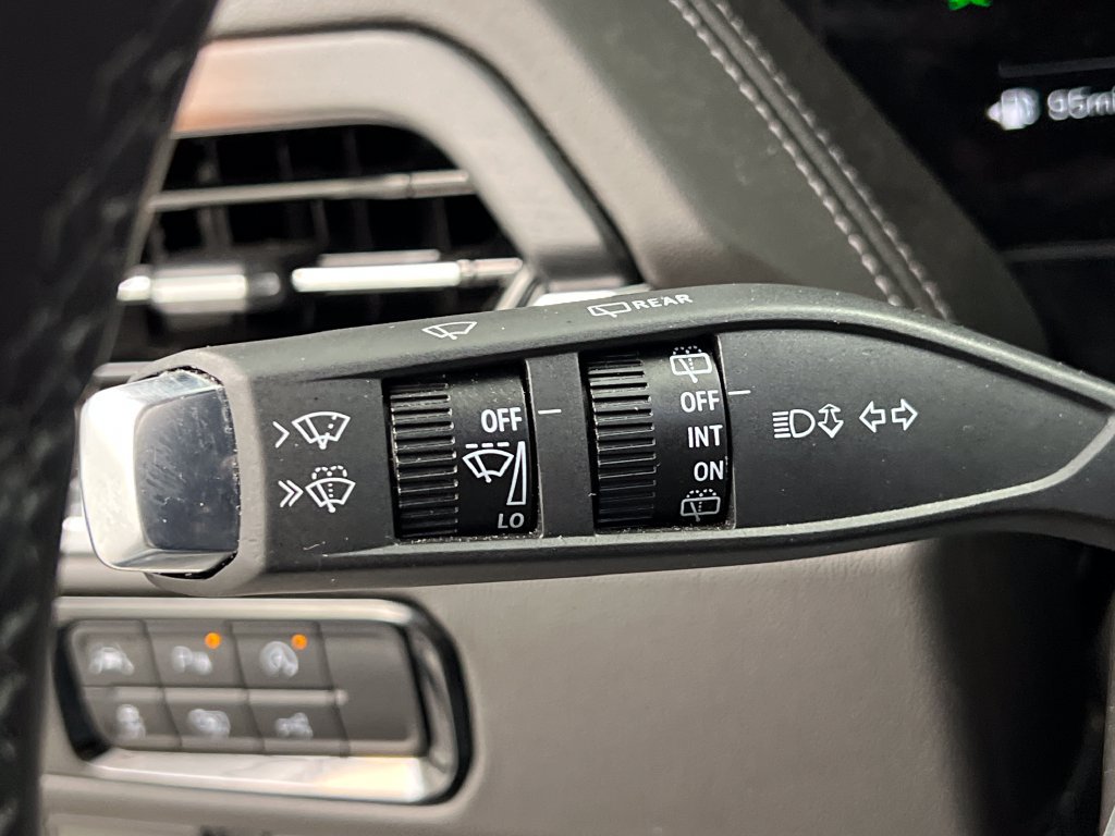 Used 2025 GMC Yukon XL Denali RWD image 56