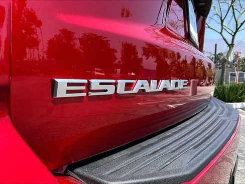 New 2026 Cadillac Escalade 4WD w/ LPO, Floor Liner Package image 31