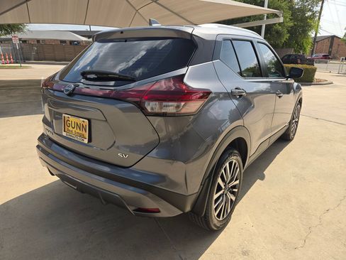 Used 2024 Nissan Kicks SV FWD image 3