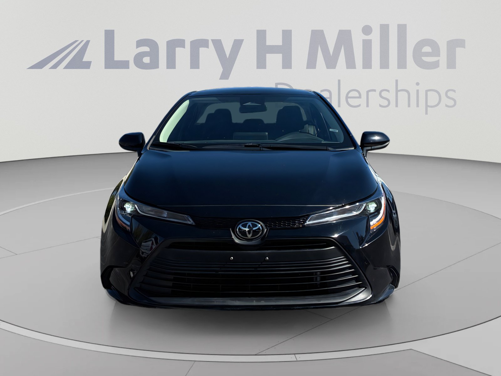 Used 2025 Toyota Corolla LE FWD image 8