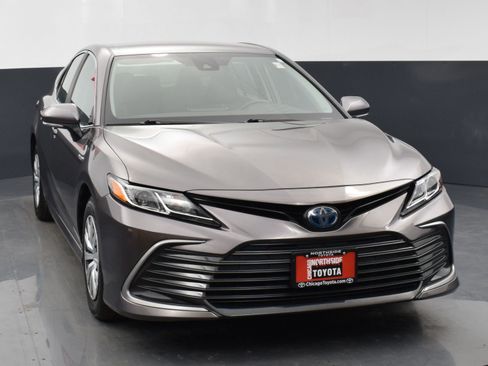Used 2021 Toyota Camry LE image 7