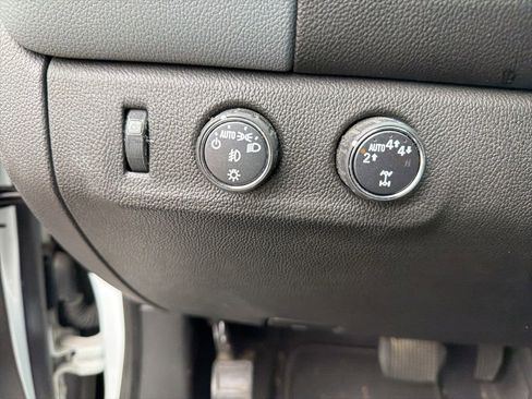 Used 2020 Chevrolet Colorado Z71 AWD/4WD image 17