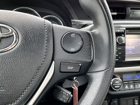 Used 2015 Toyota Corolla LE image 19