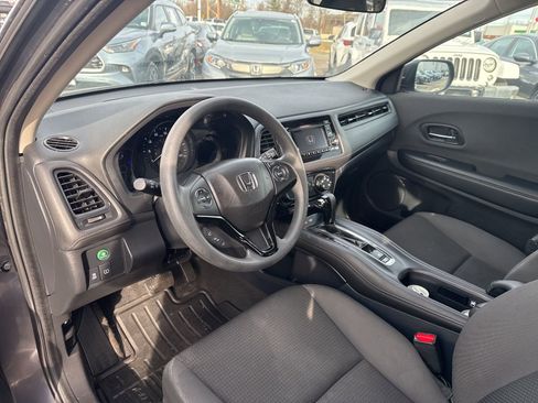 Used 2019 Honda HR-V LX image 11