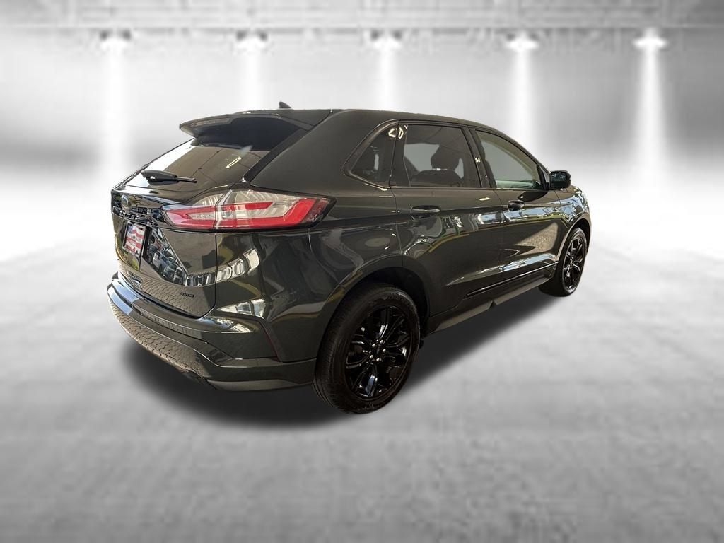 Used 2024 Ford Edge SE w/ Black Appearance Package AWD/4WD image 4