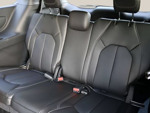 New 2026 Chrysler Pacifica Select FWD image 18