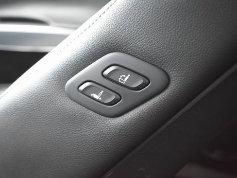 Used 2022 Genesis GV70 2.5T w/ Select Package image 43