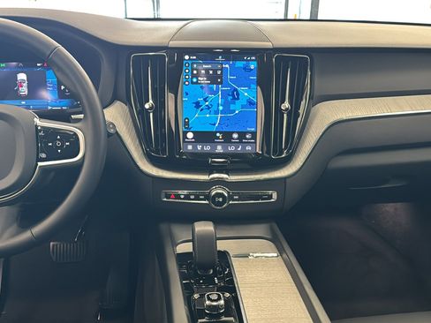 Used 2025 Volvo XC60 B5 Plus AWD/4WD image 11
