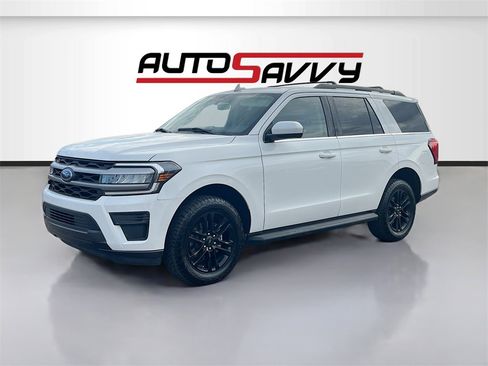Used 2024 Ford Expedition XLT image 3