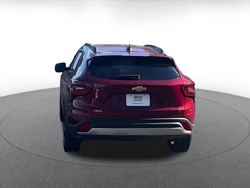 Used 2025 Chevrolet Trax LT image 12