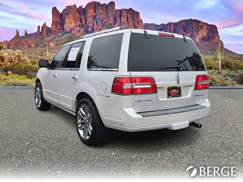 Used 2010 Lincoln Navigator 2WD image 4