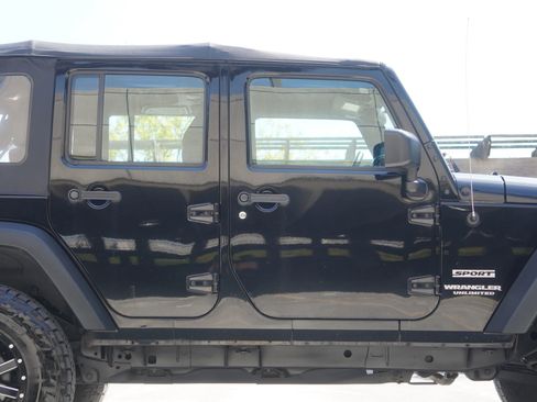 Used 2016 Jeep Wrangler Unlimited Sport w/ Max Tow Package AWD/4WD image 31