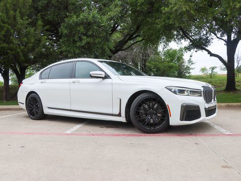 Used 2020 BMW 740i w/ M Sport Package image 1