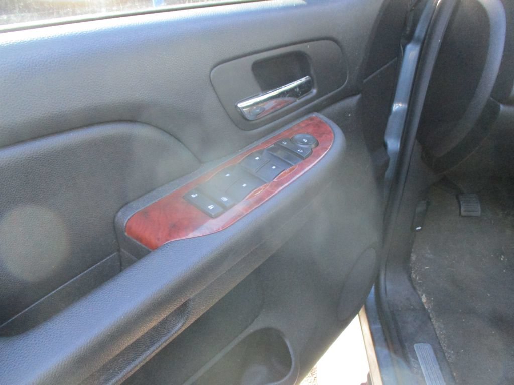 Used 2008 Chevrolet Tahoe LT w/ Convenience Package 1 AWD/4WD image 9