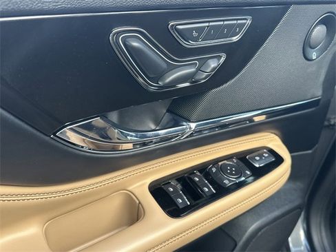 Used 2022 Lincoln Corsair Grand Touring w/ Elements Technology Bundle image 17