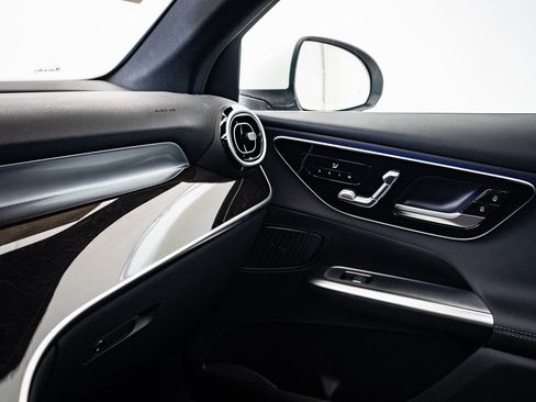 Used 2025 Mercedes-Benz GLC 300 4MATIC image 33