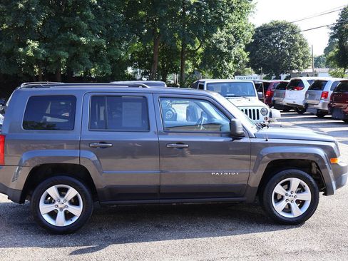 Used 2014 Jeep Patriot Latitude AWD/4WD image 9
