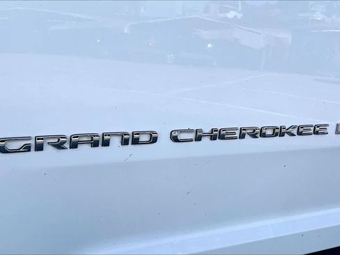 Used 2023 Jeep Grand Cherokee L Limited w/ Luxury Tech Group II RWD image 13