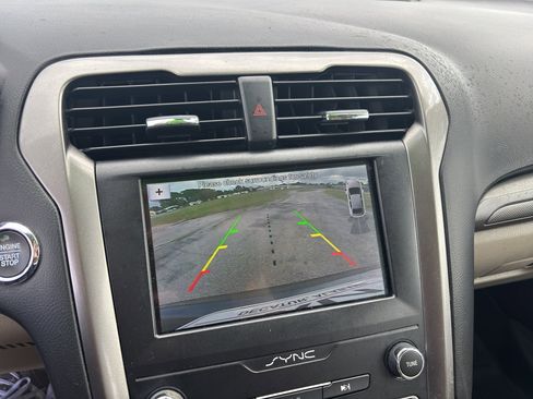Used 2019 Ford Fusion SE image 12