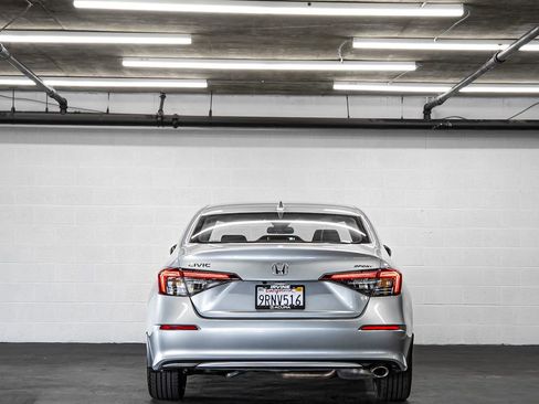 Used 2025 Honda Civic Sport image 4