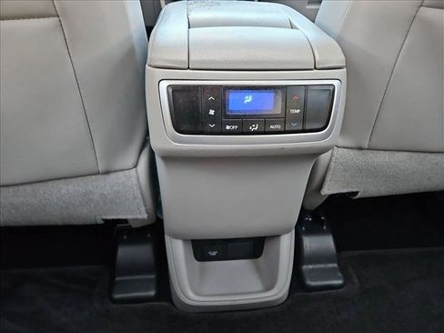 Used 2016 Toyota Highlander XLE AWD/4WD image 23