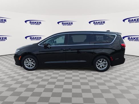 Used 2025 Chrysler Pacifica Select FWD image 8