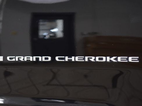 Used 2024 Jeep Grand Cherokee L Summit w/ Advanced Protech Group IV AWD/4WD image 16