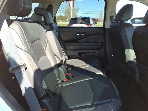 Certified 2024 Nissan Pathfinder SL AWD/4WD image 11