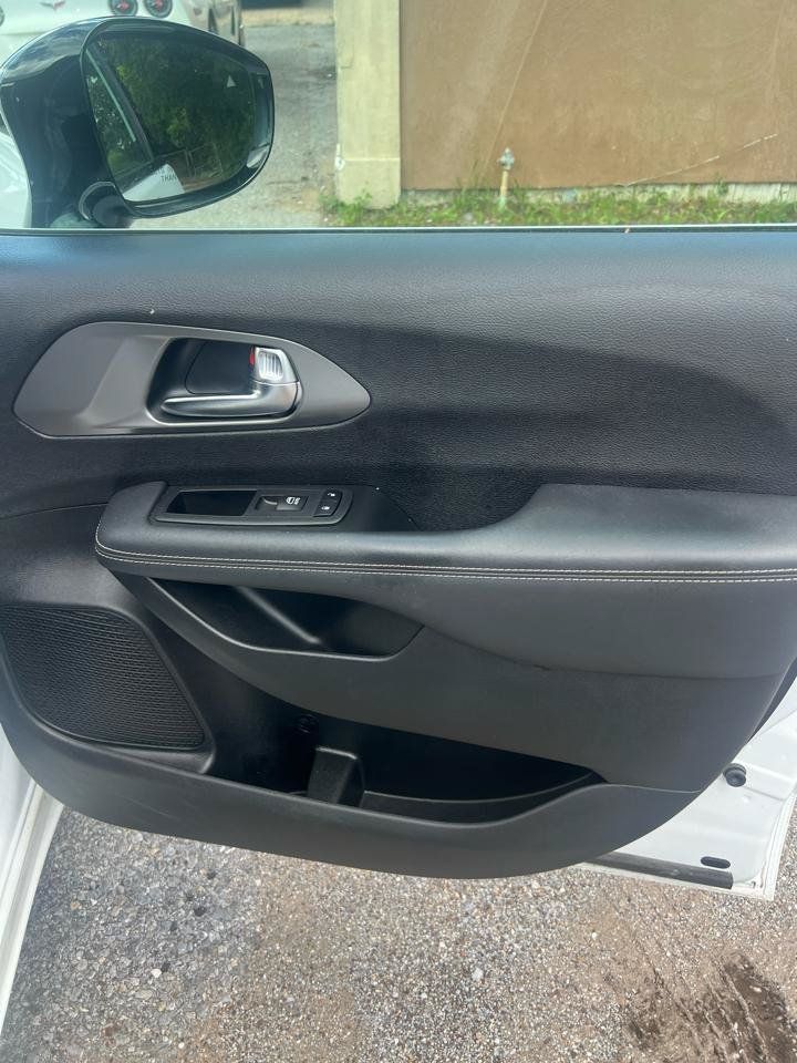 Used 2026 Chrysler Pacifica Select FWD image 17