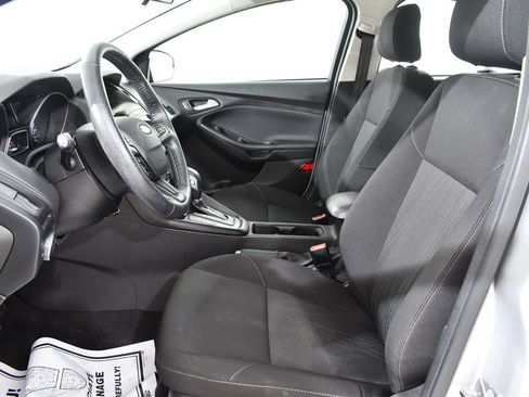 Used 2018 Ford Focus SE w/ Cold Weather Package FWD image 6