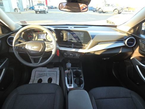 Used 2025 Chevrolet Trax LS w/ Driver Confidence Package image 28
