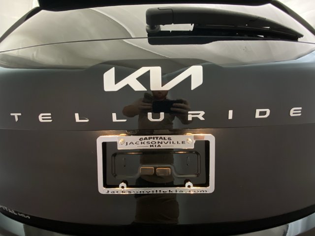 Used 2024 Kia Telluride EX w/ EX Captain's Chair Package AWD/4WD image 28