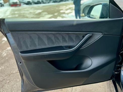 Used 2021 Tesla Model Y Long Range image 11