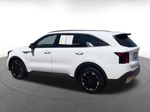 Used 2024 Kia Sorento S FWD image 10