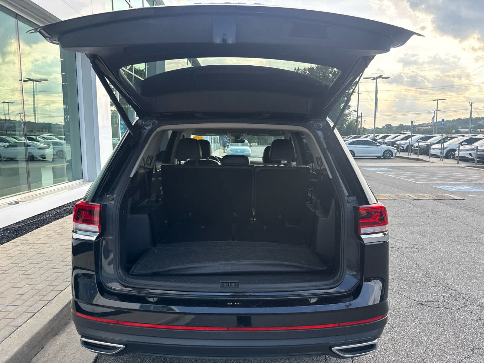 Certified 2024 Volkswagen Atlas SE FWD image 34