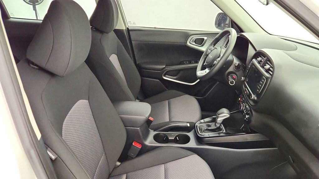 Used 2024 Kia Soul LX w/ Option Group 015 FWD image 22